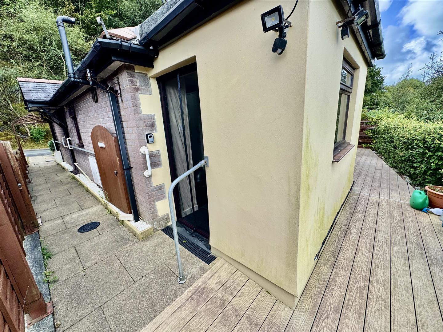 Awel Y Grug, Porthmadog